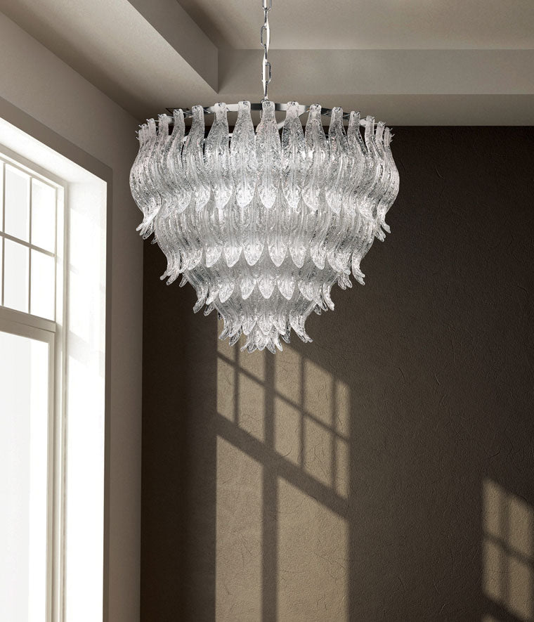 lampadario con foglie vetro murano ambientato collezione petali cod 8002 patrizia volpato